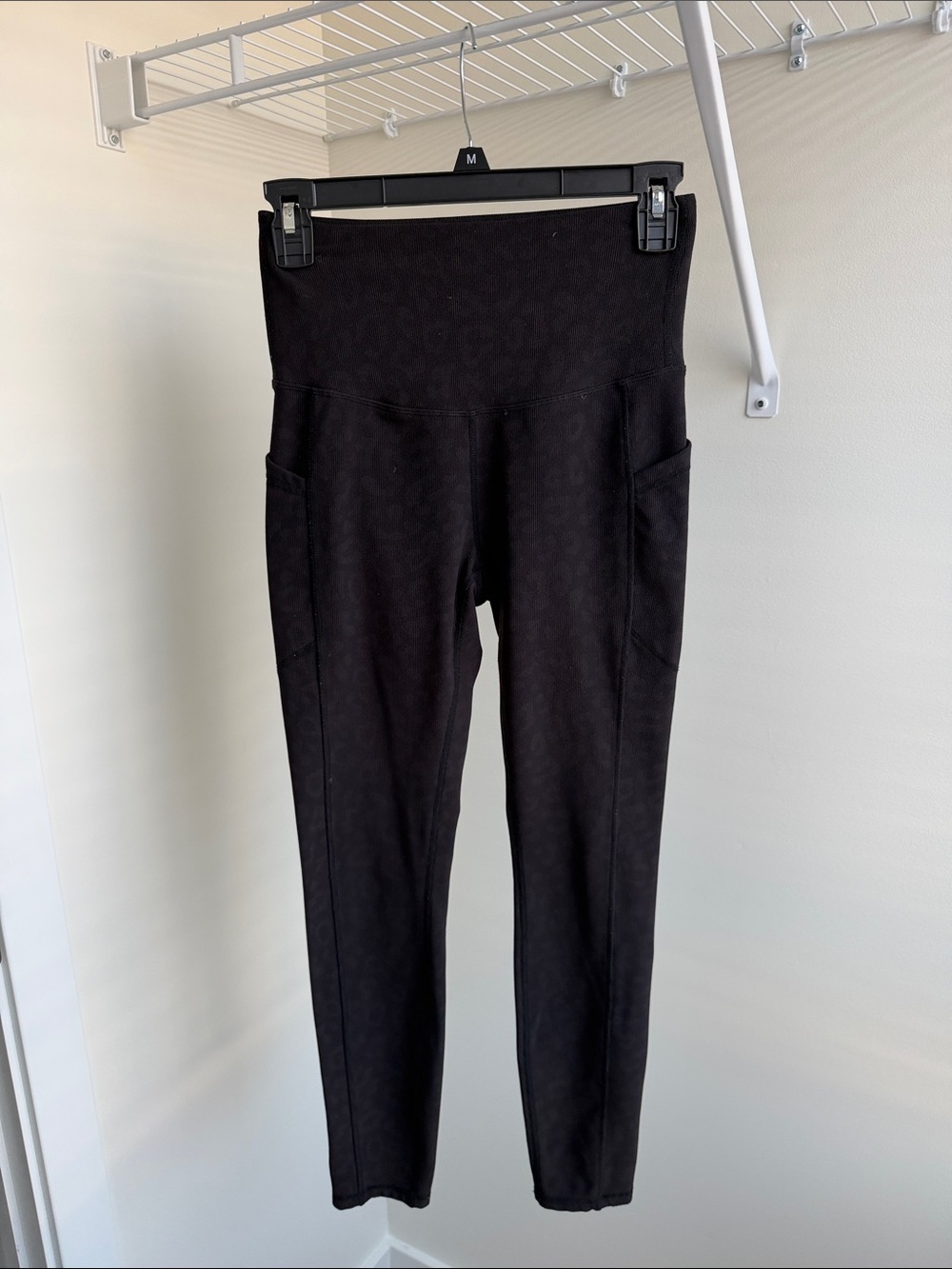 High-Rise Black Pocket Leggings with Sculpting Waist